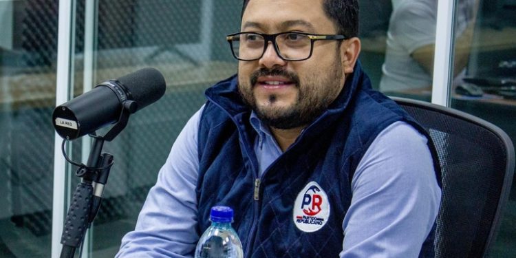 Ordenan juicio contra exministro Carlos Velásquez por supuesto desvío de fondos públicos