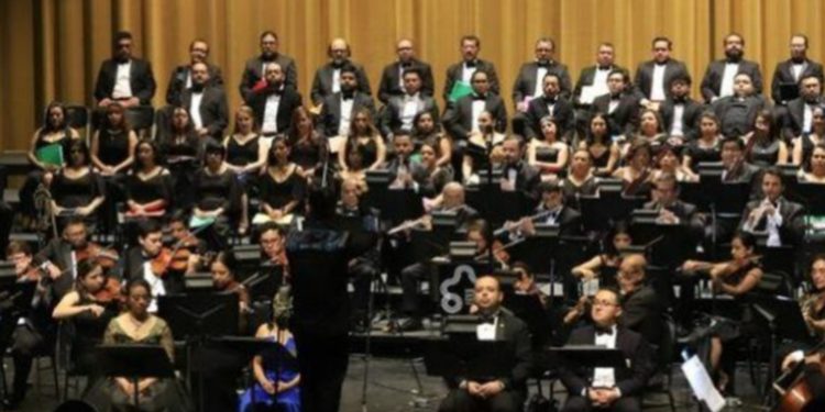 Orquesta Sinfónica Nacional recibe la Orden del Quetzal en reconocimiento a sus 80 años de historia
