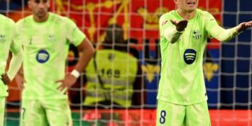 Osasuna frena la racha del Barcelona, que encaja su primera derrota en LaLiga