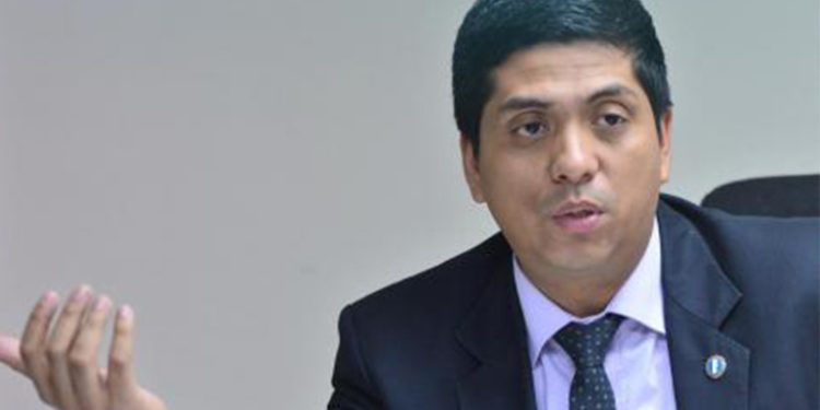 Amparos detienen juramentación de Mynor Moto como magistrado de la CC