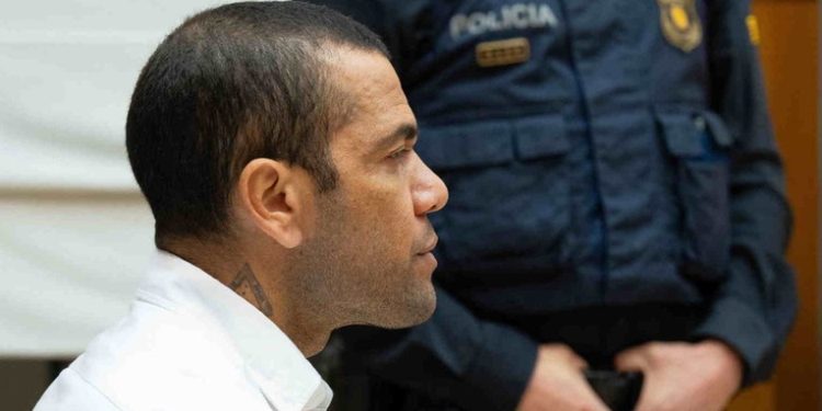 Otorgan libertad provisional a Dani Alves