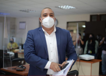 Otorgan medida sustitutiva a favor de ex superintendente de SAT Francisco Foppa y cinco acusados mas.