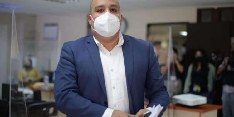 Otorgan medida sustitutiva a favor de ex superintendente de SAT Francisco Foppa y cinco acusados mas.