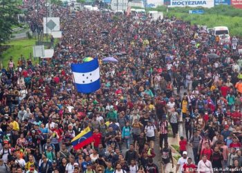 Otras dos caravanas migrantes intentan cruzar México hacia EE.UU.