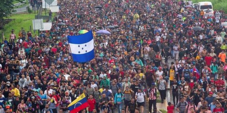 Otras dos caravanas migrantes intentan cruzar México hacia EE.UU.