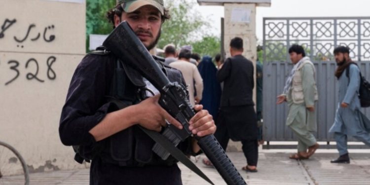 Otro atentado en una mezquita mata a decenas en Afganistán