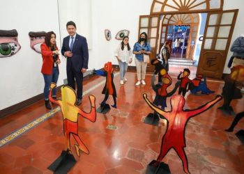 Padres de alumnos de la escuela de Arte protestan por el fin de la concesión del edificio de Correos y Telégrafos