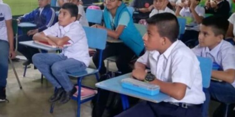 Padres de familia lideran proyecto de remozamiento de escuela en Esquipulas con inversión de Q2 millones