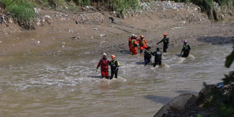 Padres de menor desaparecido en río Las Vacas sugieren posible secuestro, Ministerio Público investiga