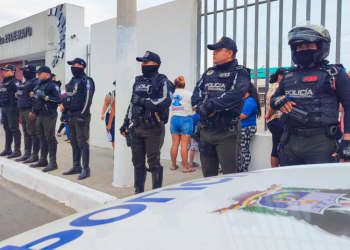 Pagos de hasta 2.000 dólares: Estudiantes y maestros son extorsionados en escuelas de Ecuador