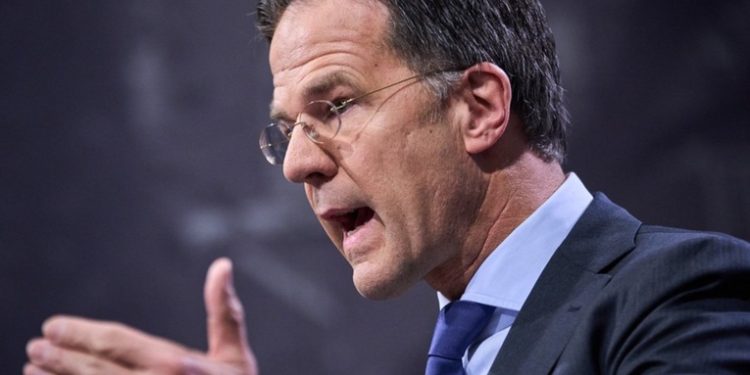 Países Bajos envía vehículos blindados a Ucrania y considera mandar armas pesadas adicionales