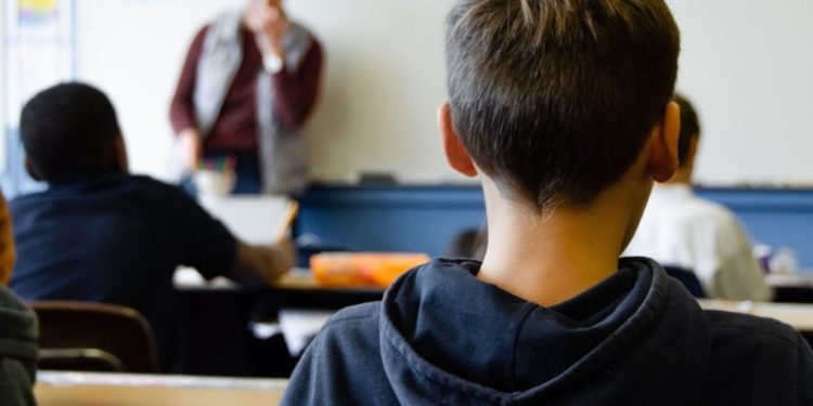 Países Bajos prohibirá los celulares en las escuelas