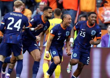 Países Bajos somete a Rumanía y vuelve a los cuartos de final de la Eurocopa dieciséis años después