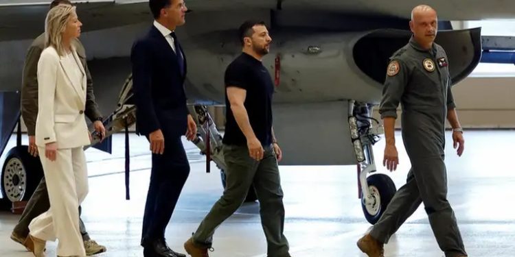 Países de OTAN comienzan a enviar aviones F-16 a Ucrania