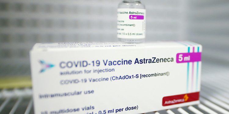 Paí­ses europeos reanudan la vacunación con AstraZeneca