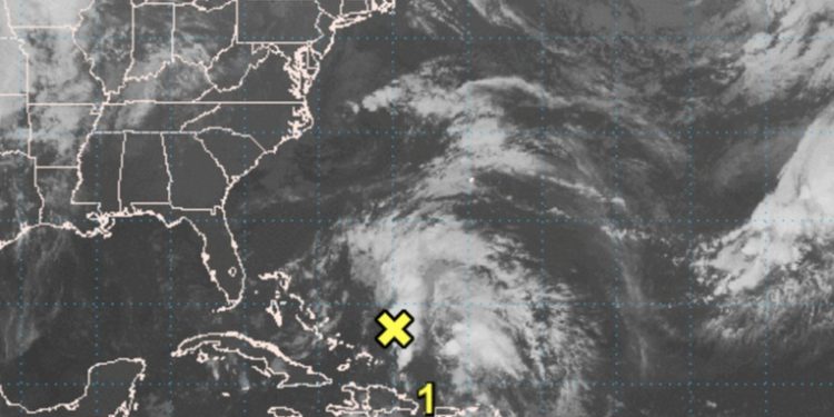Pamela toca tierra en México tras convertirse en huracán