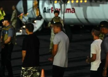 Panamá deporta a migrantes del Darién con ayuda de EE. UU