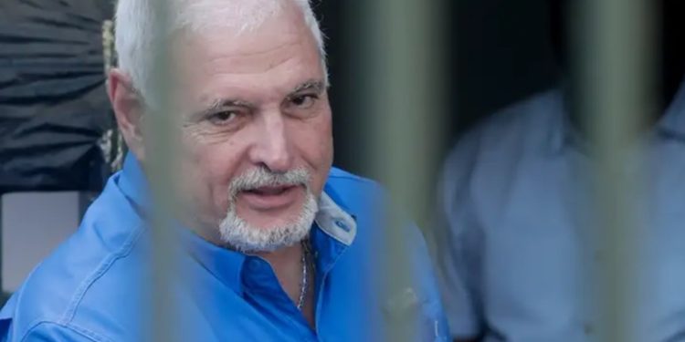 Panamá prorroga por tres días el salvoconducto a Martinelli