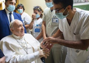 Papa Francisco desmiente que fuese a renunciar tras ser operado