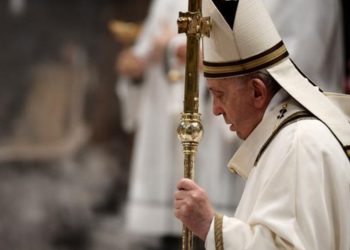 Papa Francisco llama a la humildad en la misa de Nochebuena