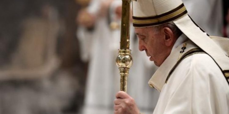 Papa Francisco llama a la humildad en la misa de Nochebuena