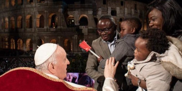 Papa Francisco no puede oficiar la Vigilia Pascual por dolor en la rodilla