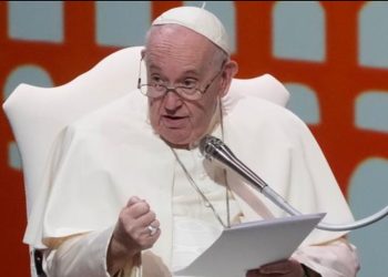 Papa Francisco pide a lí­deres mundiales 'iniciativas' para acabar con la guerra en Ucrania