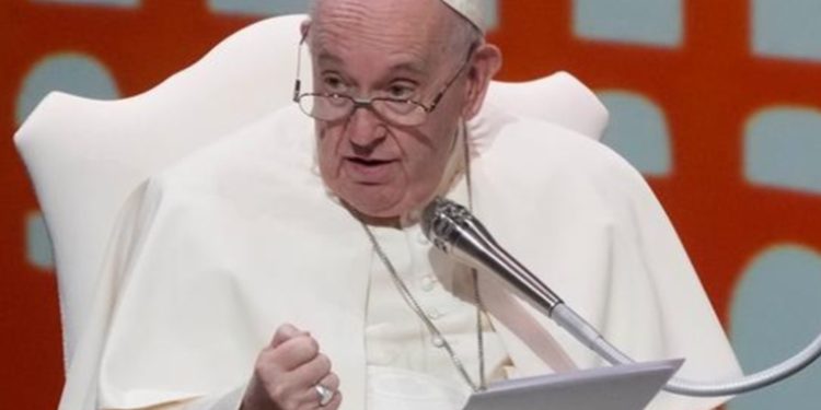 Papa Francisco pide a lí­deres mundiales 'iniciativas' para acabar con la guerra en Ucrania