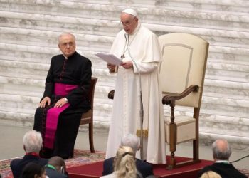 Papa Francisco pide un salario universal y la reducción de la jornada laboral