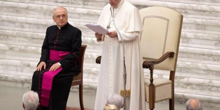 Papa Francisco pide un salario universal y la reducción de la jornada laboral