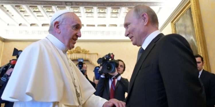 Papa Francisco quiere reunirse con Putin en Moscú