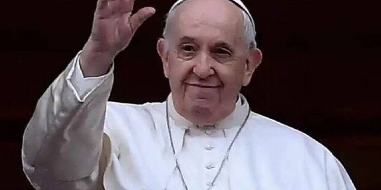 Papa Francisco supera gripe para presidir audiencia semanal de los Miércoles