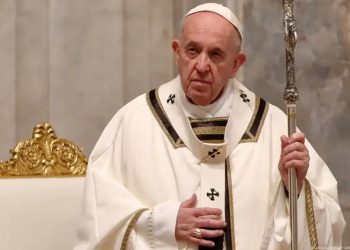 Papa sigue en estado 'crítico', con leve insuficiencia renal