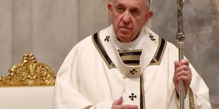 Papa sigue en estado 'crítico', con leve insuficiencia renal