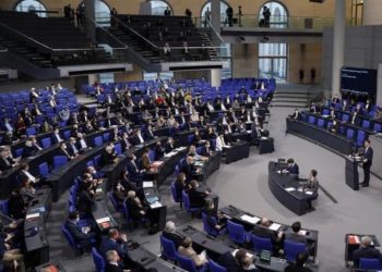 Parlamento alemán aprueba vacunación obligatoria para trabajadores sanitarios