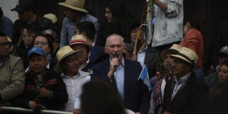 Participación destacada de Mulet en la marcha convocada por colectivos y el presidente electo