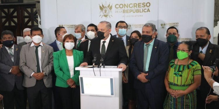 Partido polí­tico UNE propone crear un Bono de Semana Santa