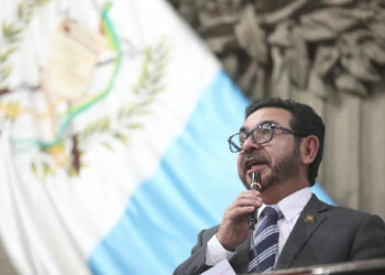 Partido Viva expulsa al diputado Jorge Castro por apoyar aumento salarial en el Congreso