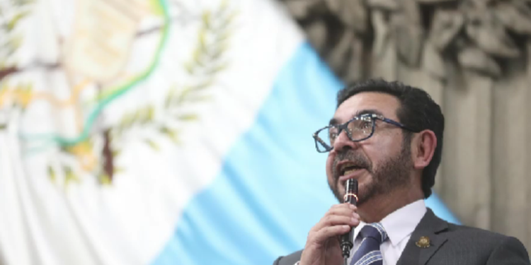 Partido Viva expulsa al diputado Jorge Castro por apoyar aumento salarial en el Congreso