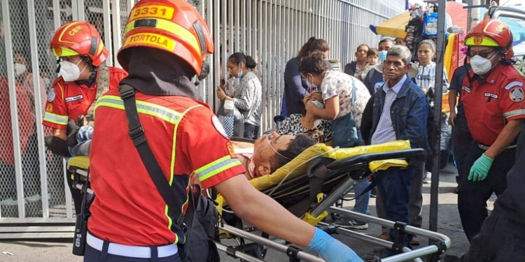 Pasajero de bus repele asalto y hiere a supuesto ladrón en zona 9 capitalina