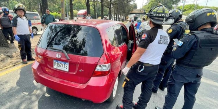 Pasajeros armados matan a asaltantes en taxi pirata en zona 11 de la capital