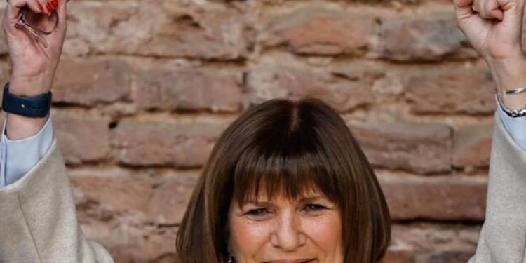 Patricia Bullrich respalda a Javier Milei para el balotaje presidencial en Argentina