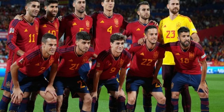 Pau Cubarsí, Marcos Llorente, y Aleix García, descartes de la Selección española para la Eurocopa 2024