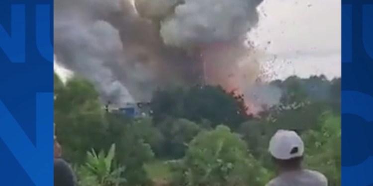 Pavoroso incendio en coheterí­a