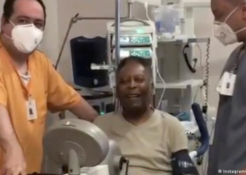Pelé hospitalizado nuevamente para seguir tratamiento contra tumor