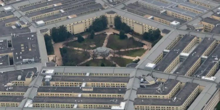 Pentágono y FBI piden a sus funcionarios no responder a Musk