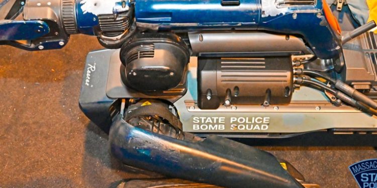 Perro robótico recibe balas por sus compañeros policías