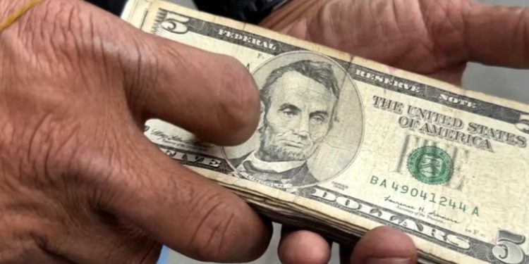 Persiste brecha salarial entre hombres y mujeres en El Salvador