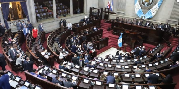 Persiste el desafío en el Congreso: Diputados ausentes en sesiones claves