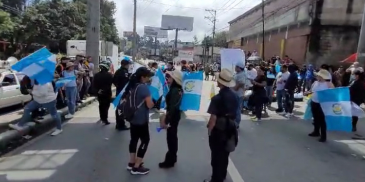 Persisten bloqueos tras 9 días de manifestaciones